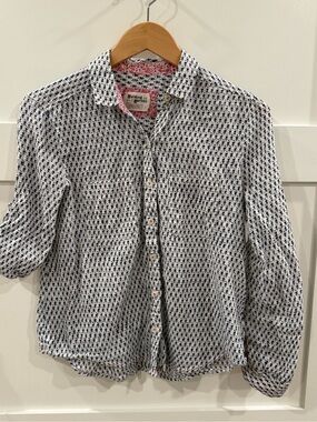 HOLDING HORSES White Shirt with Navy Motif